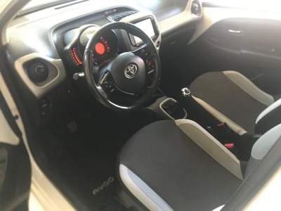 Toyota Aygo 1.0 VVT-i 69 CV x-business Bianco usata Nicosia