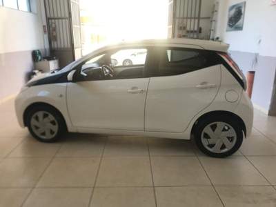 Toyota Aygo 1.0 VVT-i 69 CV x-business Bianco usata Nicosia