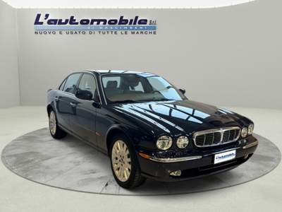 Jaguar XJ 4.2 V8 EXECUTIVE Blu/Azzurro usata Ghedi