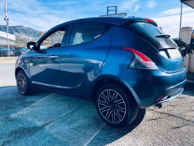 Lancia Ypsilon 1.0 FireFly 5 porte S&S Hybrid Ecochic Gold Blu/Azzurro usata Isernia