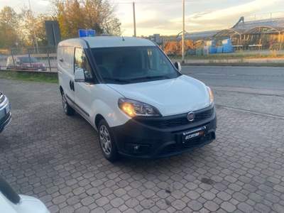 Fiat Doblò 1.6 Active natural power Argento usata Bollate