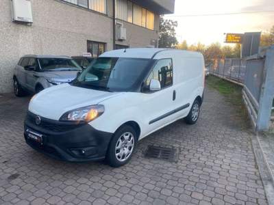 Fiat Doblò 1.6 Active natural power Argento usata Bollate