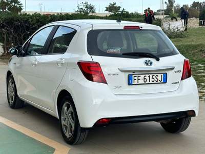 Toyota Yaris 1.5 Hybrid 5 porte Style UNIPTO+NAVI+RETROCAMERA Bianco usata Civitavecchia