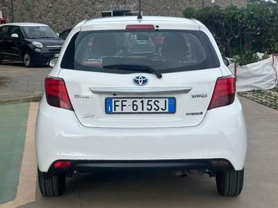 Toyota Yaris 1.5 Hybrid 5 porte Style UNIPTO+NAVI+RETROCAMERA Bianco usata Civitavecchia
