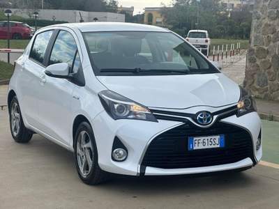 Toyota Yaris 1.5 Hybrid 5 porte Style UNIPTO+NAVI+RETROCAMERA Bianco usata Civitavecchia