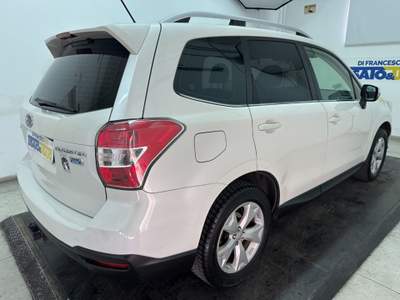 Subaru Forester 2.0d Comfort Bianco usata Pescara