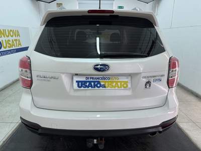 Subaru Forester 2.0d Comfort Bianco usata Pescara