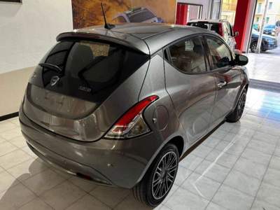Lancia Ypsilon 1.0 firefly hybrid Gold s&s 70cv 5p.ti Grigio usata Sassari