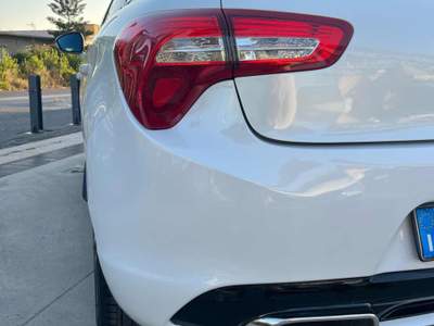 DS Automobiles DS 5 BlueHDi 180 S&S EAT6 So Chic Bianco usata Giugliano in Campania
