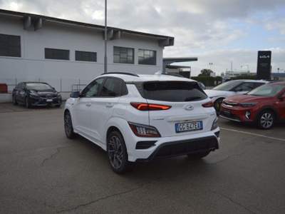 Hyundai Kona 1.6 CRDI Hybrid 48V iMT NLine Bianco usata Fondi