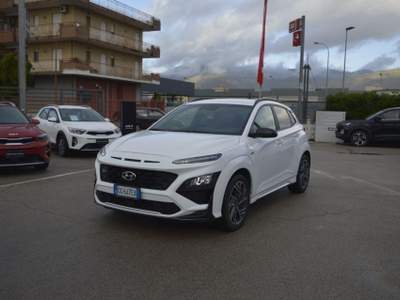 Hyundai Kona 1.6 CRDI Hybrid 48V iMT NLine Bianco usata Fondi