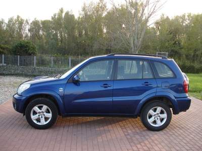 Toyota RAV4 RAV4 2.0 Tdi D-4D cat 5 porte Blu/Azzurro usata Rimini