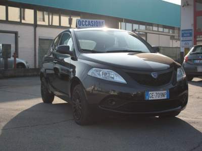 Lancia Ypsilon 1.0 FireFly 5 porte S&S Hybrid Ecochic Silver Nero usata Castelnuovo Rangone