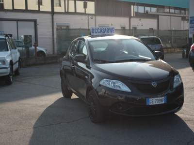 Lancia Ypsilon 1.0 FireFly 5 porte S&S Hybrid Ecochic Silver Nero usata Castelnuovo Rangone