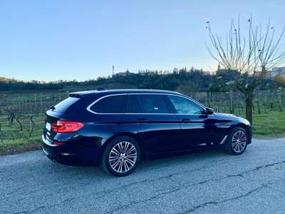 BMW Serie 5 520d d 48V Touring Sport Blu/Azzurro usata Moncalvo