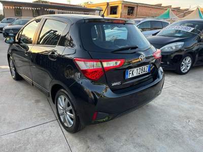 Toyota Yaris 1.0 5 porte Lounge Nero usata Giugliano in Campania