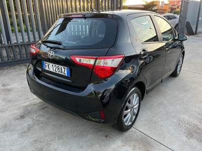 Toyota Yaris 1.0 5 porte Lounge Nero usata Giugliano in Campania