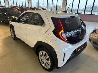 Toyota Aygo 1.0 VVT-i 72 CV 5 porte Active S-CVT Bianco usata Novellara