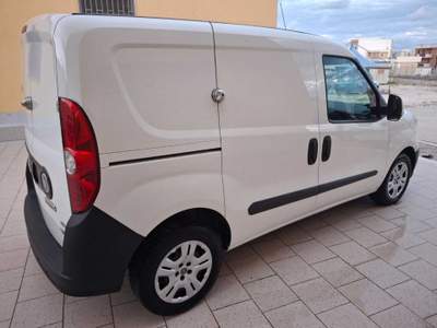 Fiat Doblò 1.6 MJT 105CV 3 posti Bianco usata Manfredonia