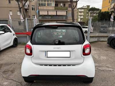 Smart ForTwo 70 1.0 Passion Bianco usata Cassino