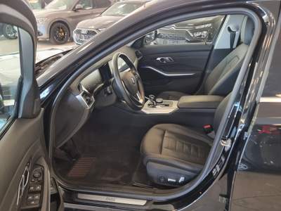 BMW Serie 3 318d Bmw 318d 48V Touring Luxury - Pelle - Navy Nero usata MANDATORICCIO