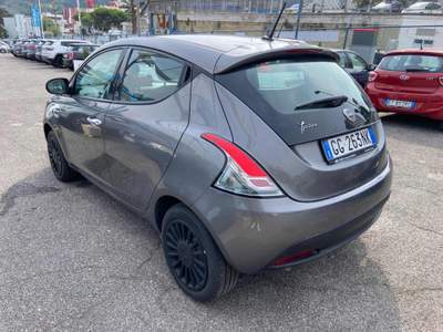 Lancia Ypsilon 1.0 FireFly 5 porte S&S Hybrid Ecochic Silver Grigio usata Pozzuoli
