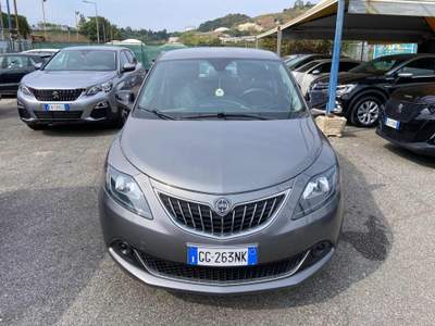 Lancia Ypsilon 1.0 FireFly 5 porte S&S Hybrid Ecochic Silver Grigio usata Pozzuoli