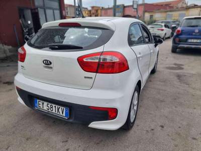 Kia Rio 1.1 CRDi 75cv 5p. Active Bianco usata Qualiano