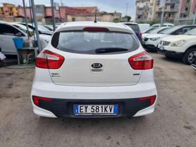 Kia Rio 1.1 CRDi 75cv 5p. Active Bianco usata Qualiano