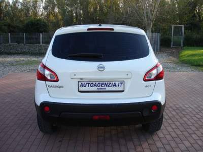 Nissan Qashqai 1.6 dCi 4WD INSERIBILE MOD EXLUSIVE Bianco usata Rimini
