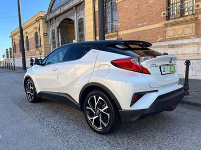Toyota C-HR 1.8 Hybrid E-CVT Trend Bianco usata Messina