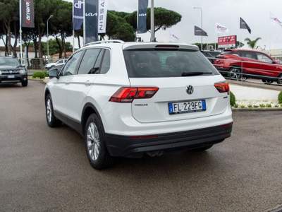 Volkswagen Tiguan 2.0 TDI SCR DSG 4MOTION Business BMT Bianco usata Fondi