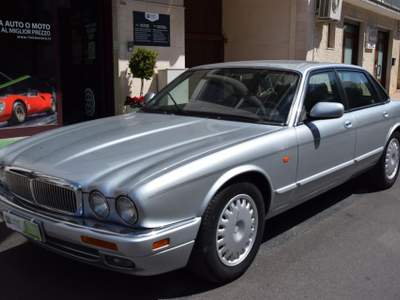 Jaguar XJ 3.2 cat Grigio usata Putignano
