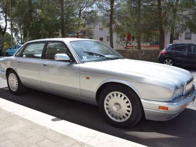 Jaguar XJ 3.2 cat Grigio usata Putignano