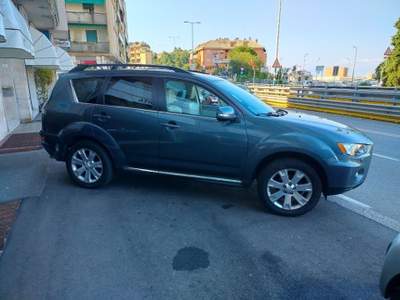 Mitsubishi Outlander 2.2 DI-D 4WD Instyle 7p. cambio automatico Grigio usata Genova