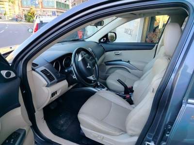 Mitsubishi Outlander 2.2 DI-D 4WD Instyle 7p. cambio automatico Grigio usata Genova