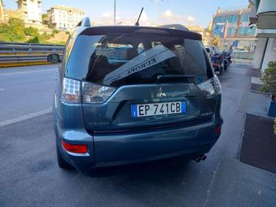 Mitsubishi Outlander 2.2 DI-D 4WD Instyle 7p. cambio automatico Grigio usata Genova