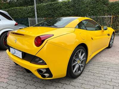 Ferrari California CERCHI DA 20'' VOLANTE A LED CARBONIO INTERNO FULL Giallo usata Monza