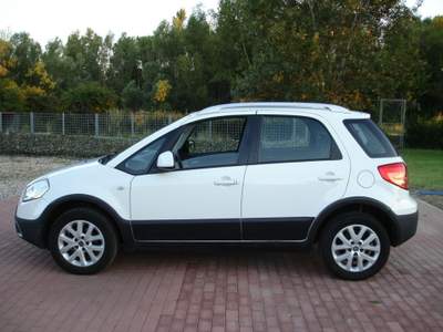 Fiat Sedici 1.6 16V 4x4 Emotion RESTYLING Bianco usata Rimini