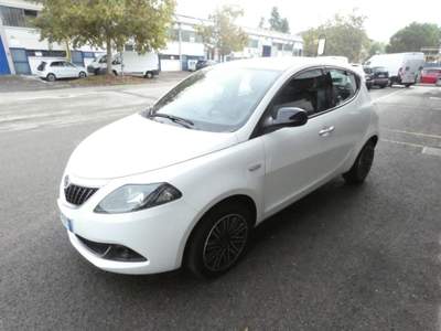 Lancia Ypsilon 1.0 FireFly 5 porte S&S Hybrid Ecochic Gold Bianco usata MODENA
