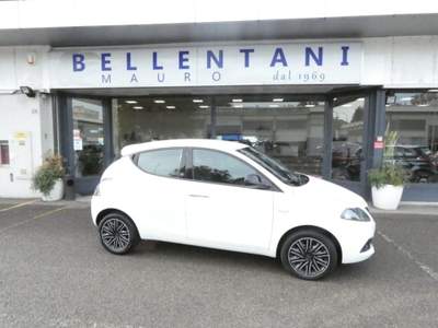 Lancia Ypsilon 1.0 FireFly 5 porte S&S Hybrid Ecochic Gold Bianco usata MODENA