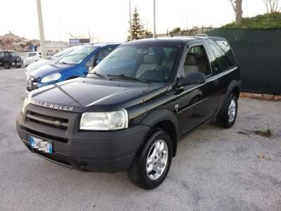 Land Rover Freelander RECANATI - 2.0 Td4 16V cat 3p. Softb. S Nero usata Recanati