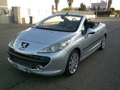 Peugeot 207 1.6 HDi 110CV CC Féline Argento usata Montemesola