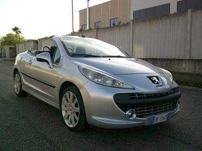 Peugeot 207 1.6 HDi 110CV CC Féline Argento usata Montemesola
