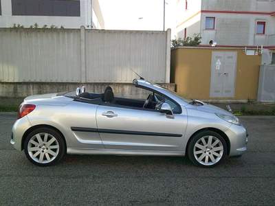 Peugeot 207 1.6 HDi 110CV CC Féline Argento usata Montemesola