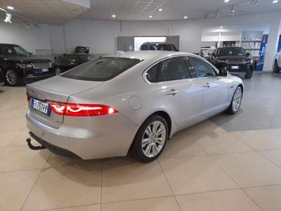 Jaguar XF 2.0 D 180 CV aut. Argento usata Scarperia e San Piero