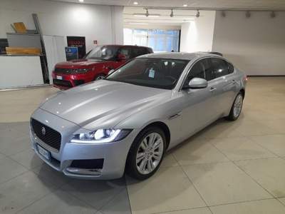 Jaguar XF 2.0 D 180 CV aut. Argento usata Scarperia e San Piero