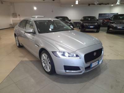 Jaguar XF 2.0 D 180 CV aut. Argento usata Scarperia e San Piero