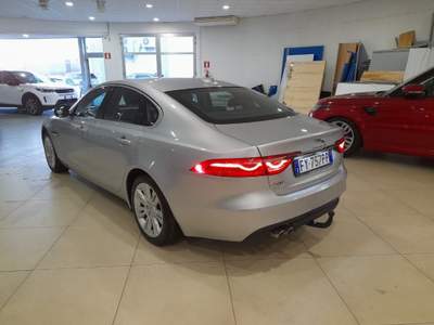 Jaguar XF 2.0 D 180 CV aut. Argento usata Scarperia e San Piero