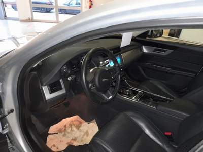 Jaguar XF 2.0 D 180 CV aut. Argento usata Scarperia e San Piero